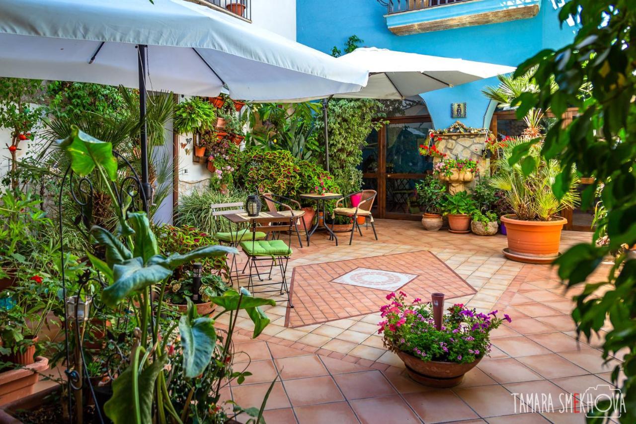 La Finestra Sul Cortile B&B Шакка Екстер'єр фото