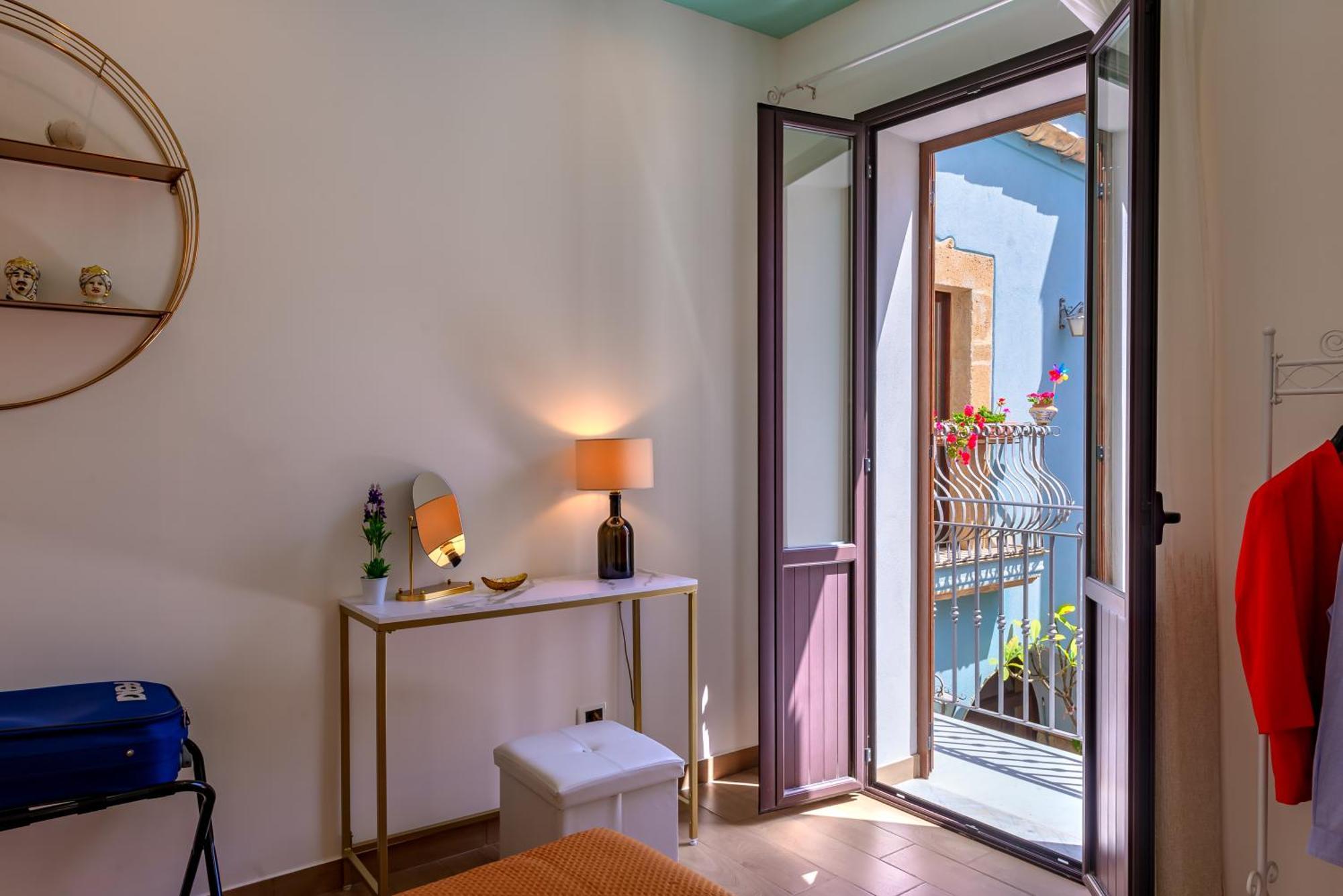 La Finestra Sul Cortile B&B Шакка Екстер'єр фото