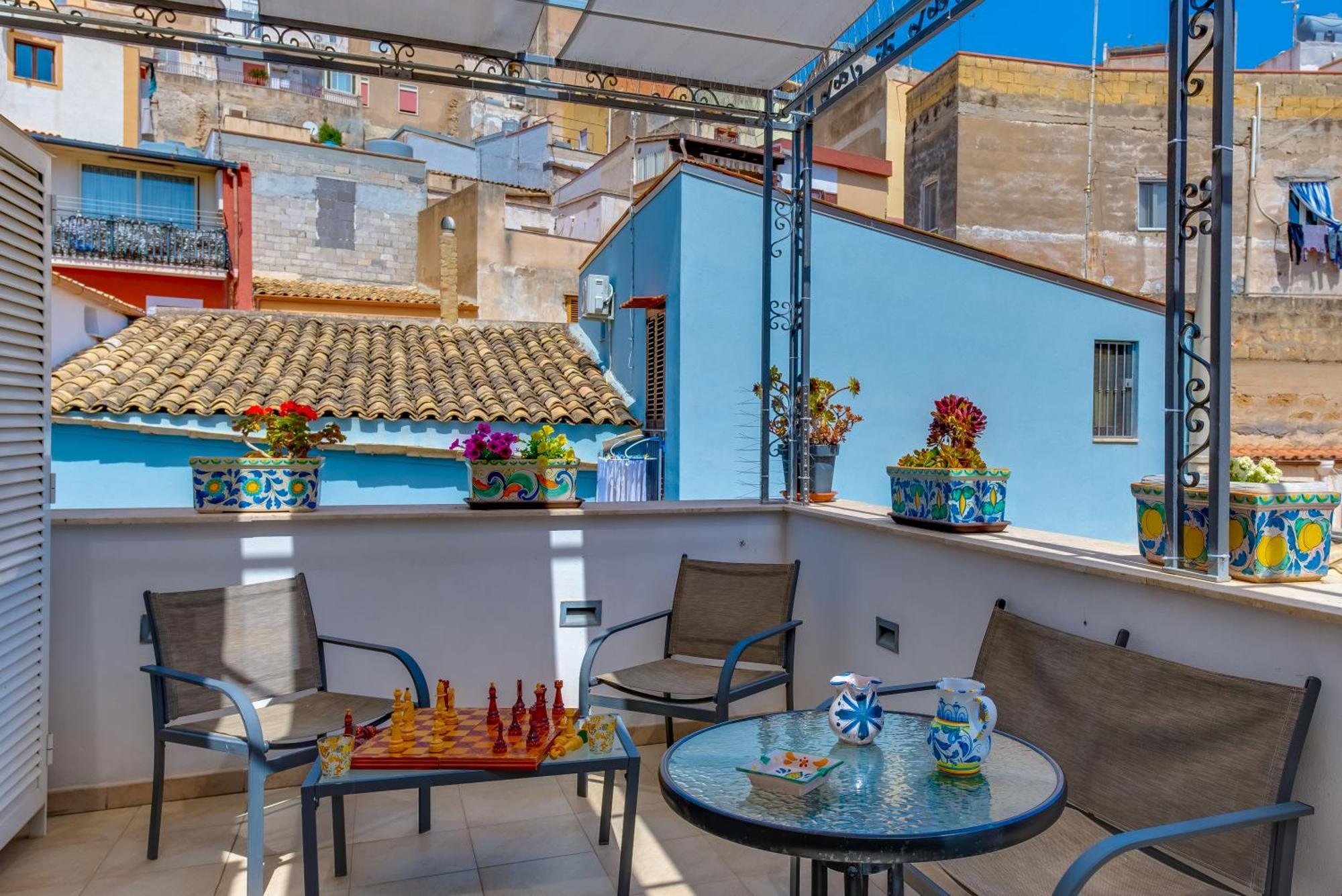 La Finestra Sul Cortile B&B Шакка Екстер'єр фото