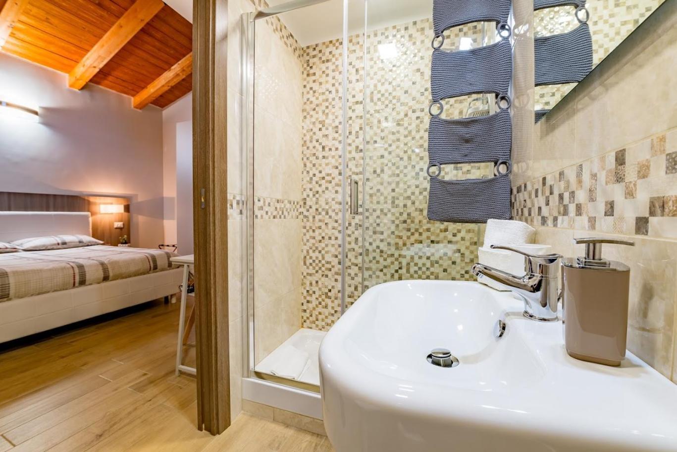 La Finestra Sul Cortile B&B Шакка Екстер'єр фото